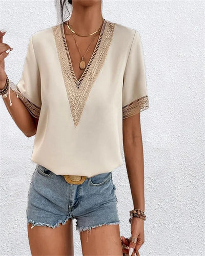 Tereza | Modna koronkowa koszulka z dekoltem w kształcie V